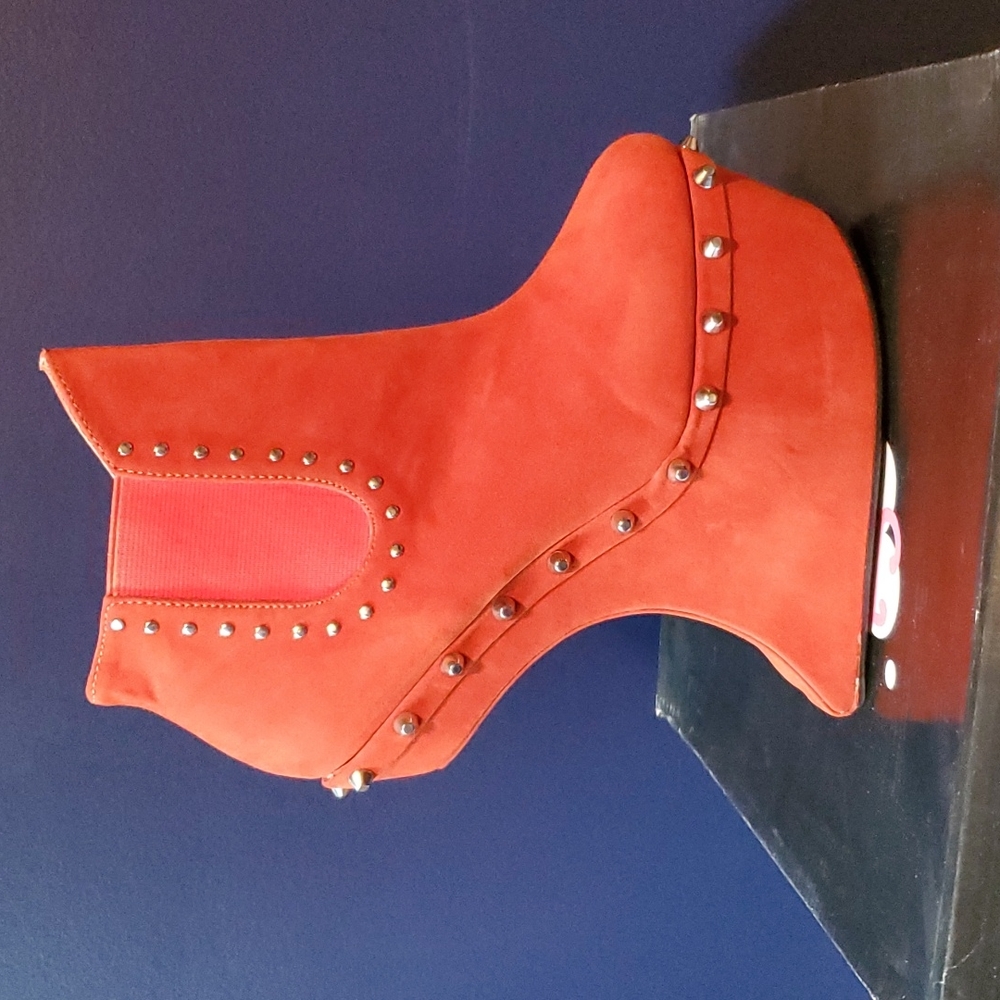 BUMPER BRAND heedless shoe with spikes
